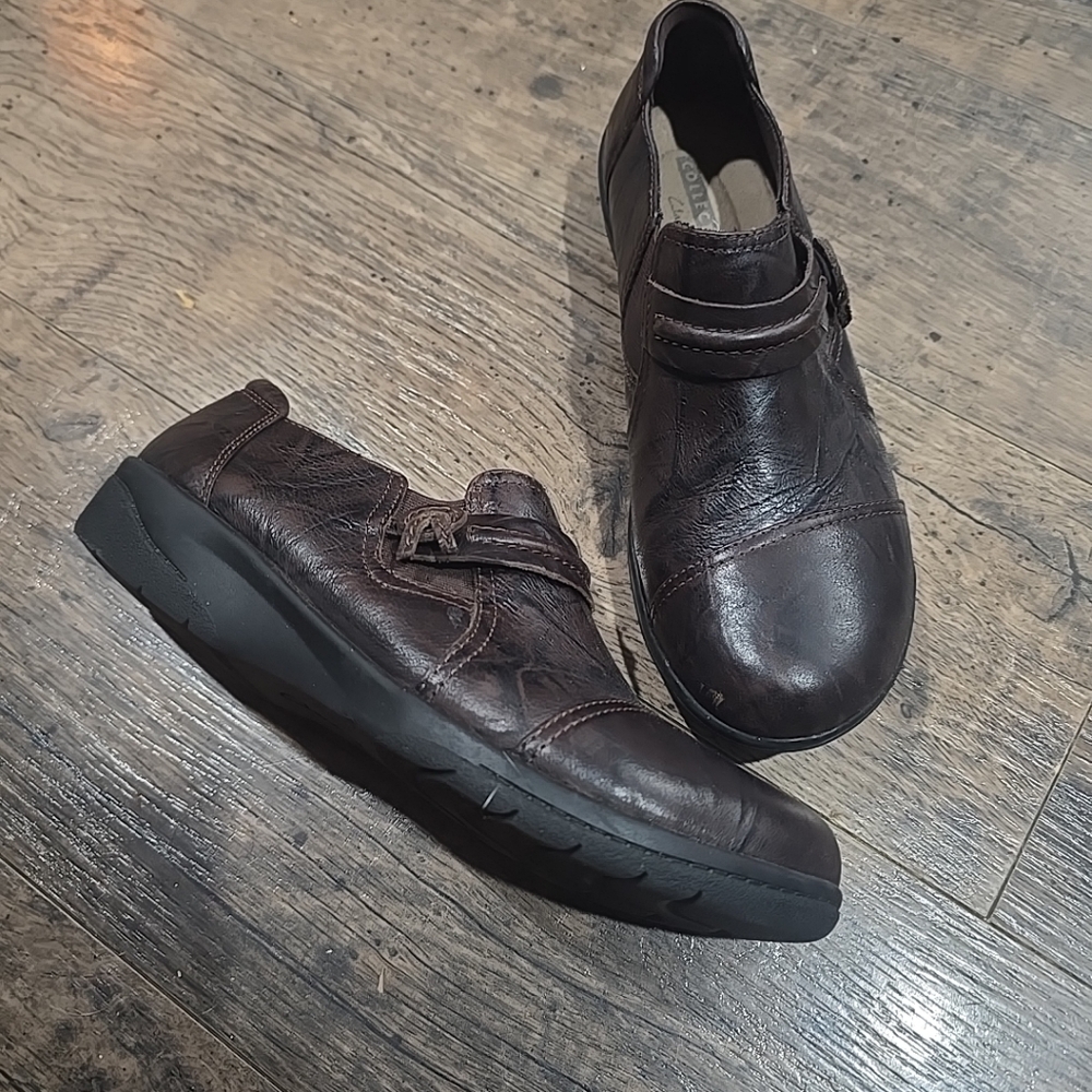 Clarks Womens shoes sz 8 Dark Brown